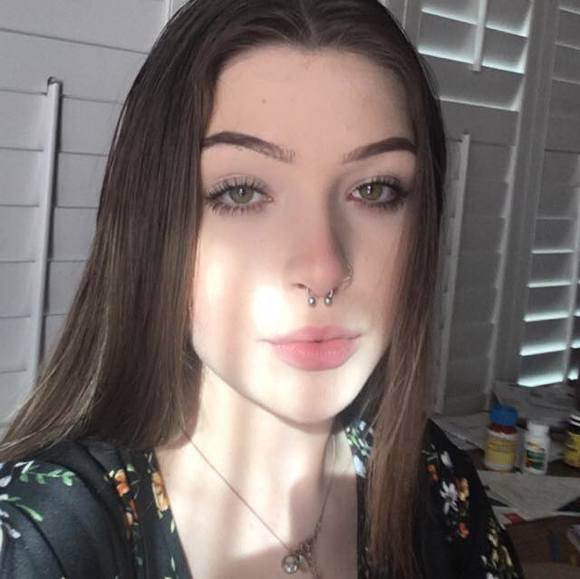 Meet your Posher, Ashley - Picture 1 of 1